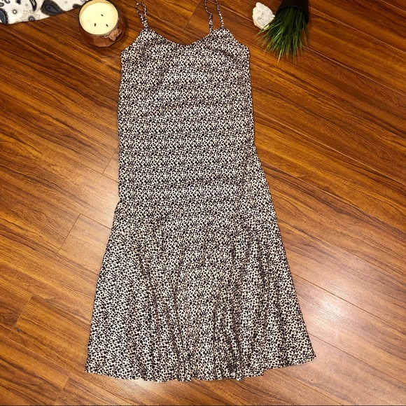 ✨UO GIANNA LEOPARD PRINT RUFFLE MIDI DRESS ✨ - Picture 6 of 6